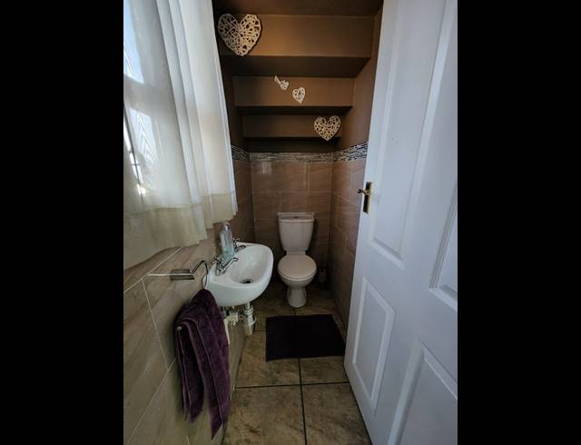 3 BEDROOM TOWNHOUSE FOR SALE IN VANDERBIJLPARK SE 8